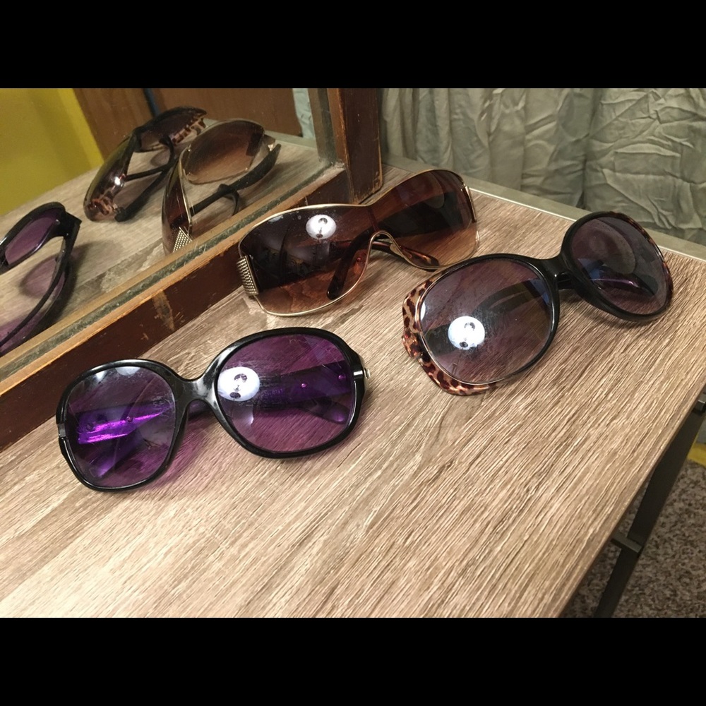 Lot of sunglasses!